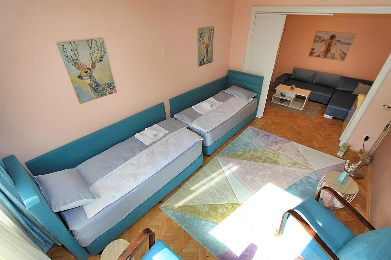 Colorful Apartment Sofie 0*,