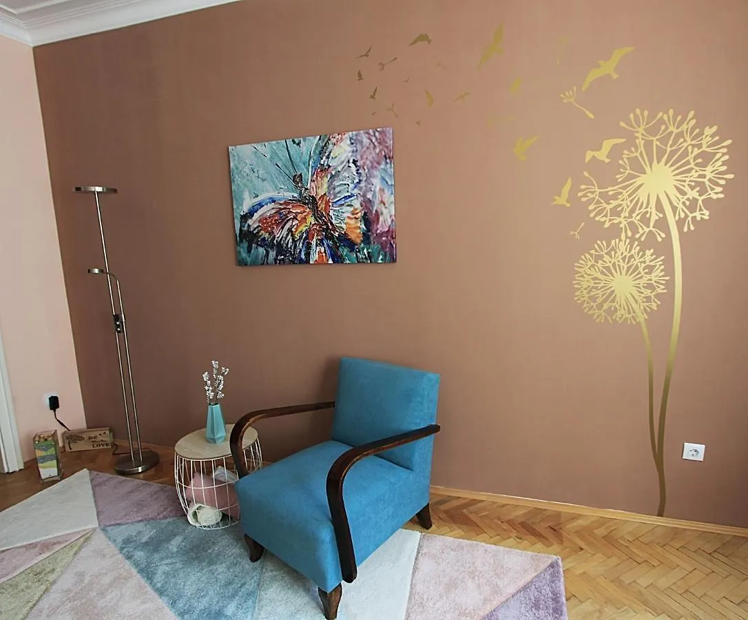 Colorful Apartment Sofie 0*,